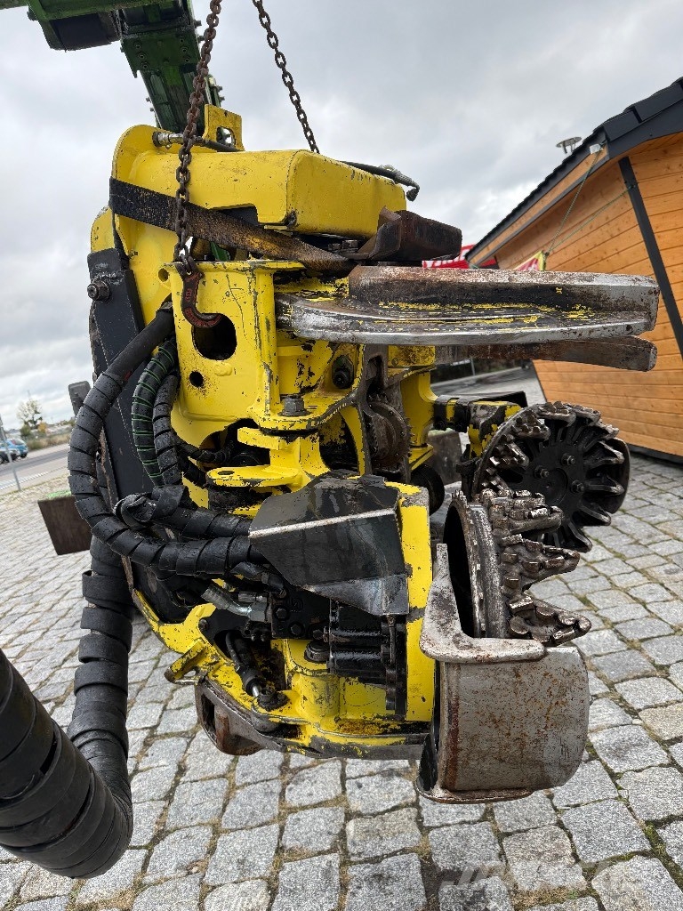 John Deere H 412 Harvester heads