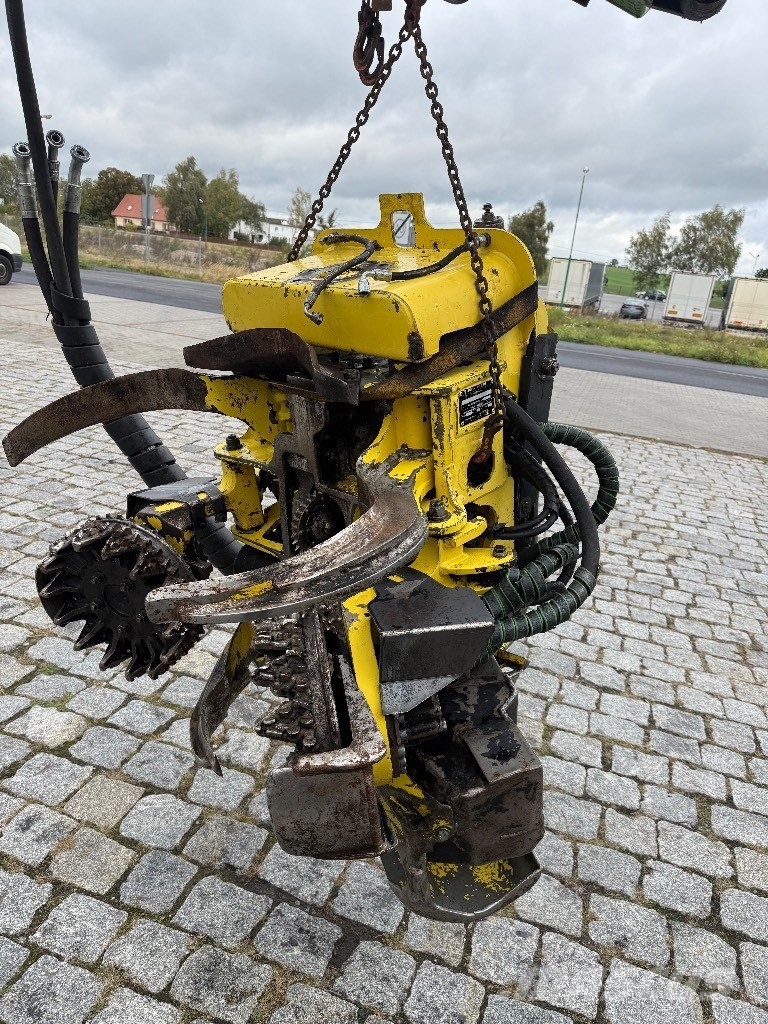 John Deere H 412 Harvester heads