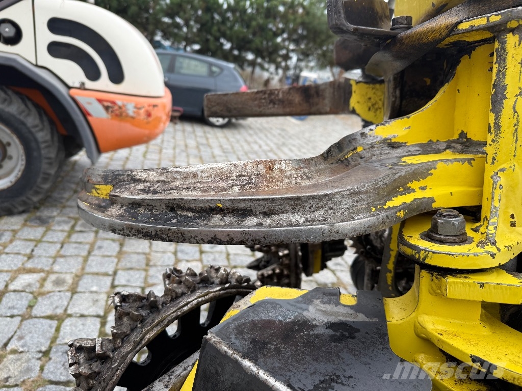 John Deere H 412 Harvester heads