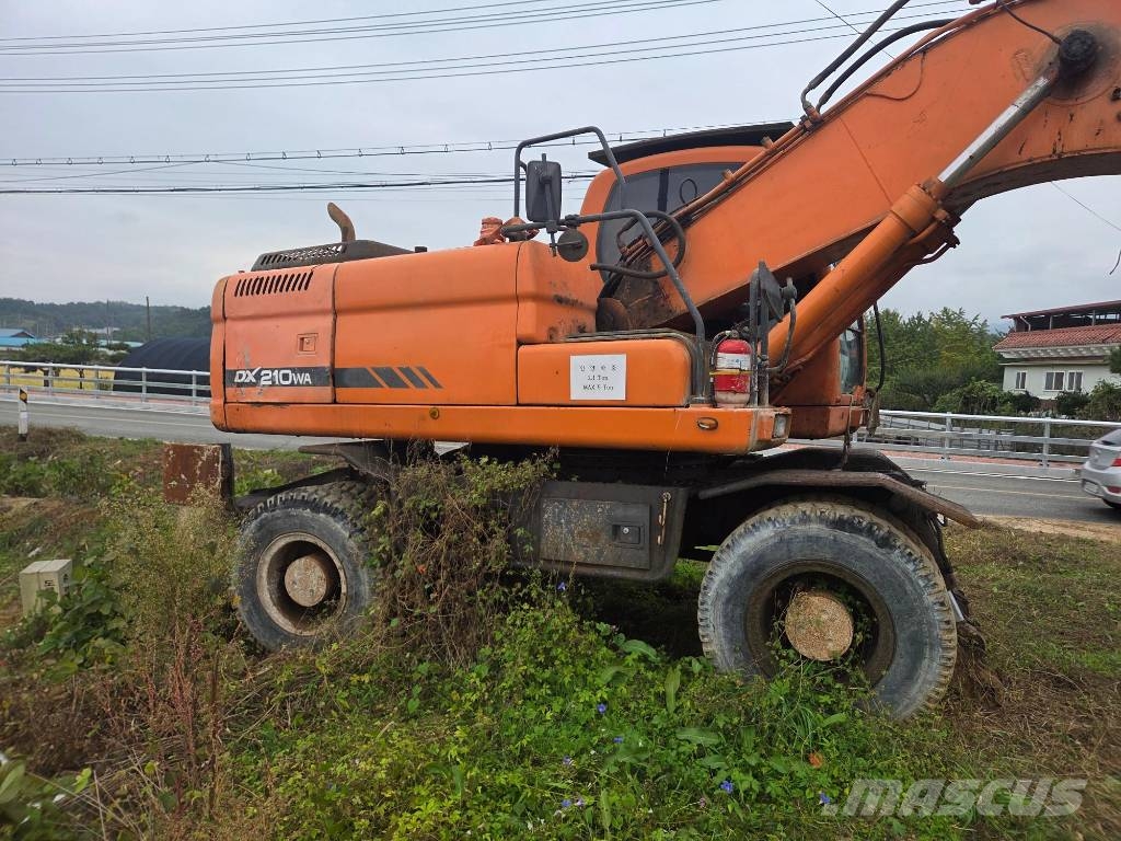 Doosan DX 210 W 轮式挖掘机