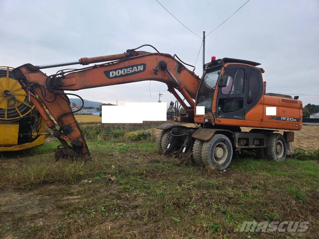 Doosan DX 210 W 轮式挖掘机