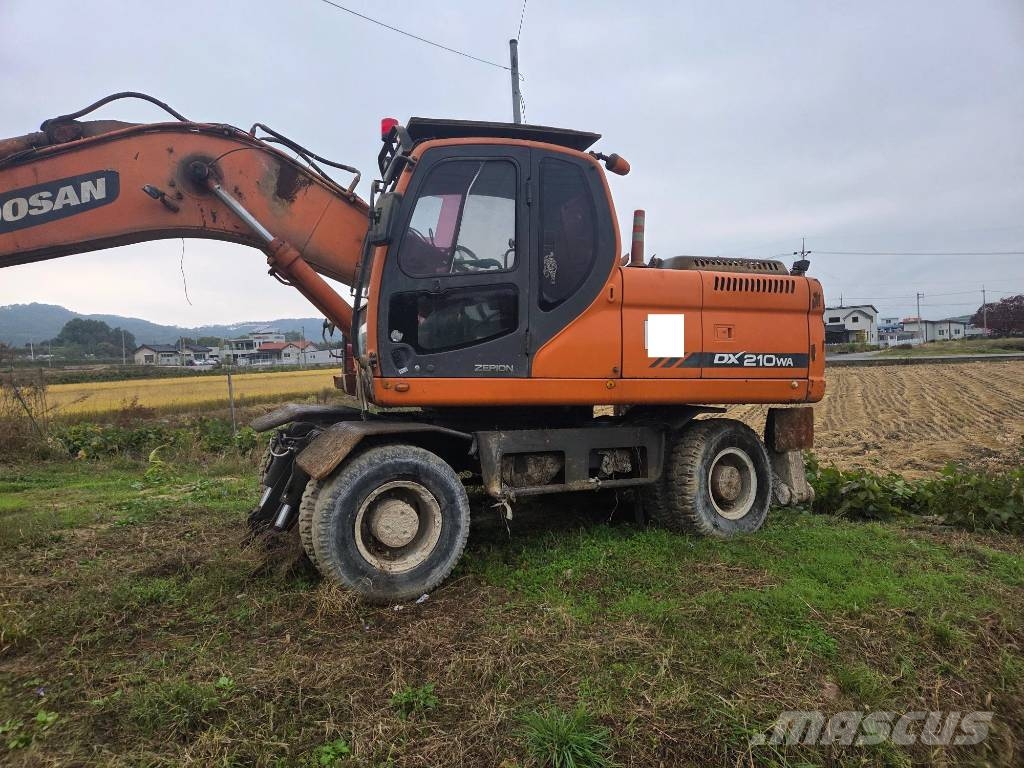 Doosan DX 210 W 轮式挖掘机