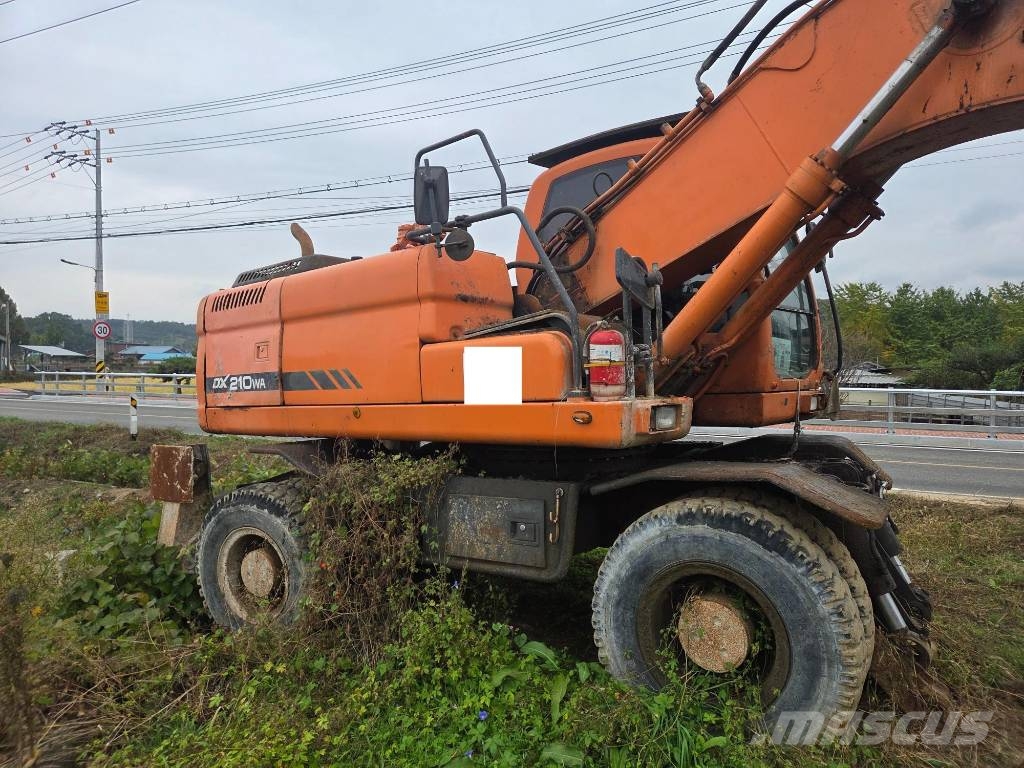 Doosan DX 210 W 轮式挖掘机