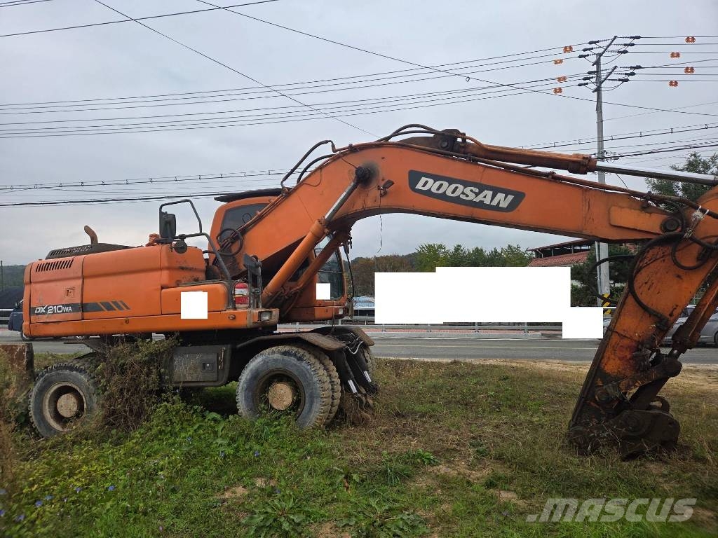 Doosan DX 210 W 轮式挖掘机