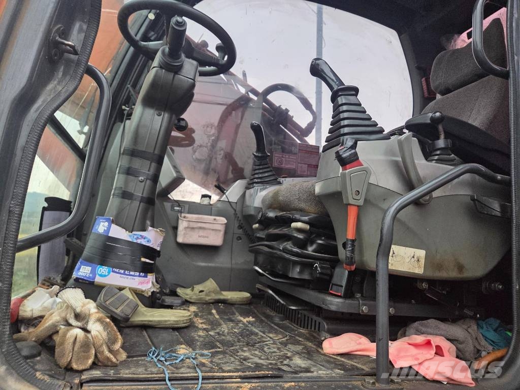 Doosan DX 210 W 轮式挖掘机