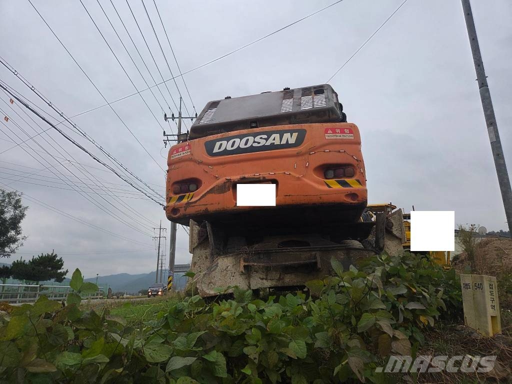 Doosan DX 210 W 轮式挖掘机