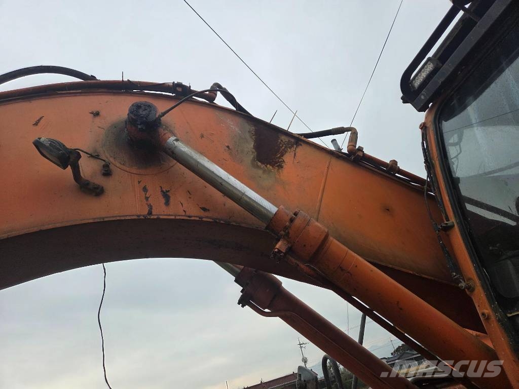 Doosan DX 210 W 轮式挖掘机
