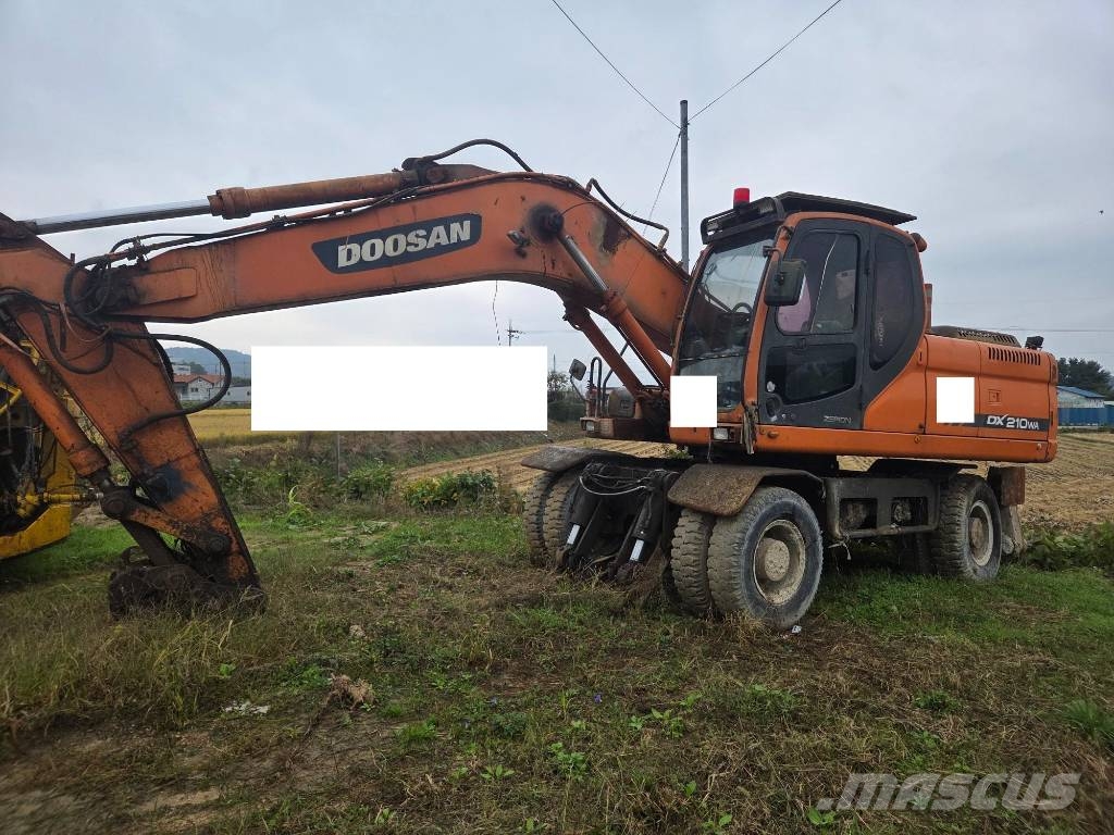 Doosan DX 210 W 轮式挖掘机