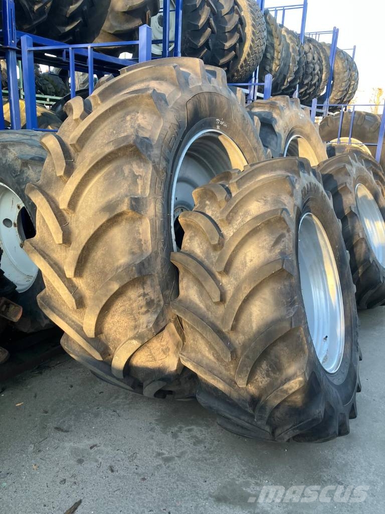 Vredestein Traxoin 65 650/65R42 en 540/65R30 banden Колеса