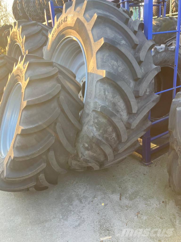 Vredestein Traxoin 65 650/65R42 en 540/65R30 banden Колеса