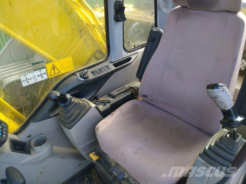 New Holland E 215 Paletli ekskavatörler