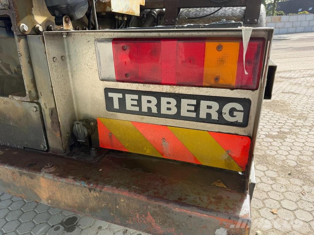 Terberg FM1350-WDGL Hooklift - Crane Vrachtwagen met containersysteem