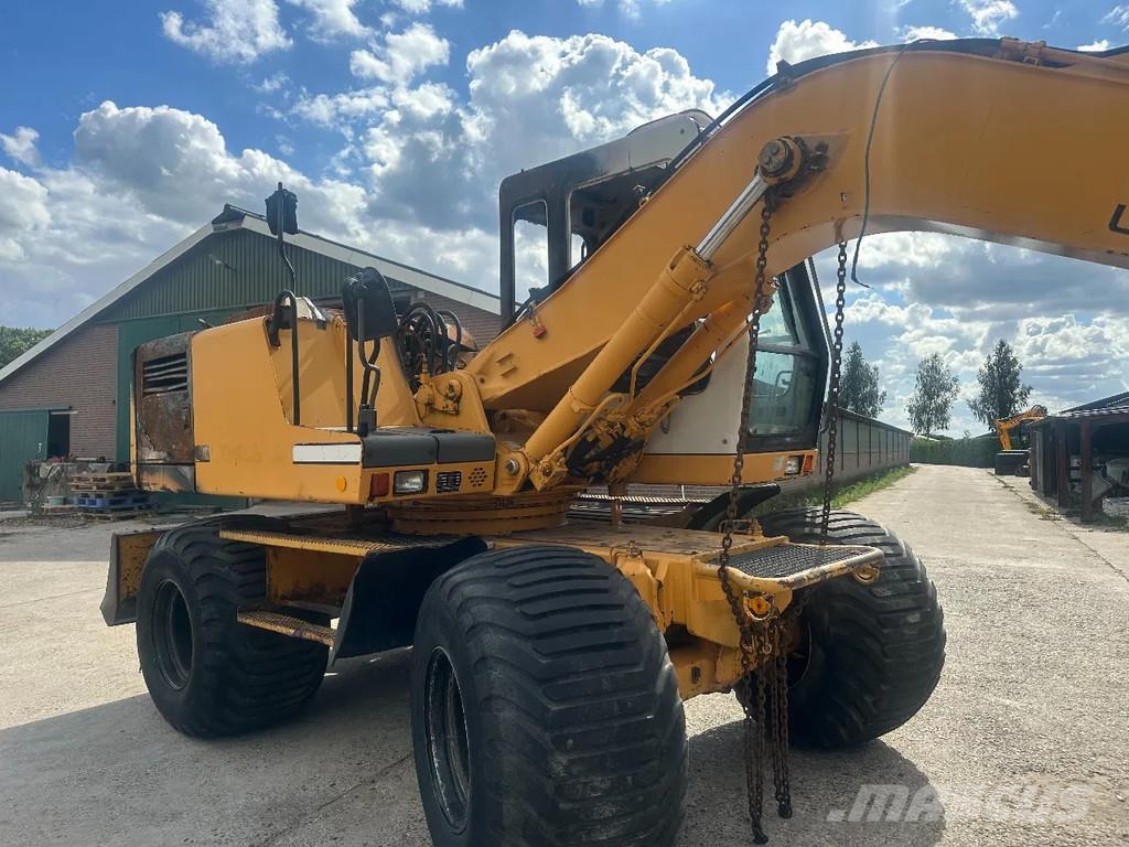 Liebherr A900 轮式挖掘机