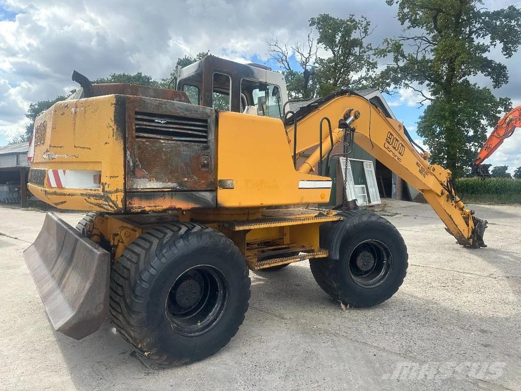 Liebherr A900 轮式挖掘机