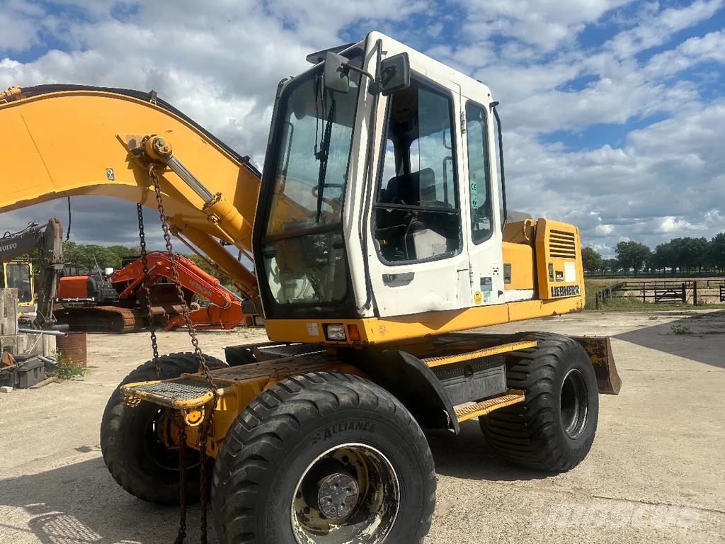 Liebherr A900 轮式挖掘机