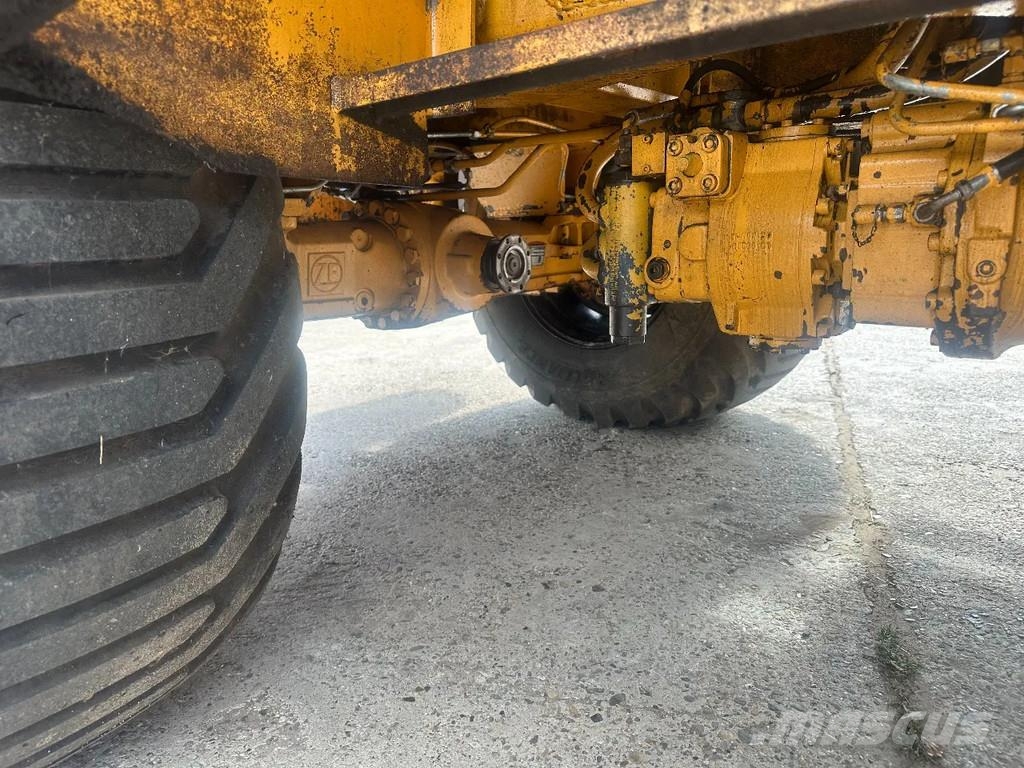 Liebherr A900 轮式挖掘机