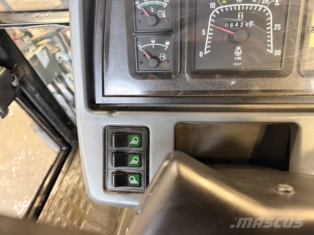 New Holland TS 100 4x4 Vaihdossa käy kaikki Traktorit