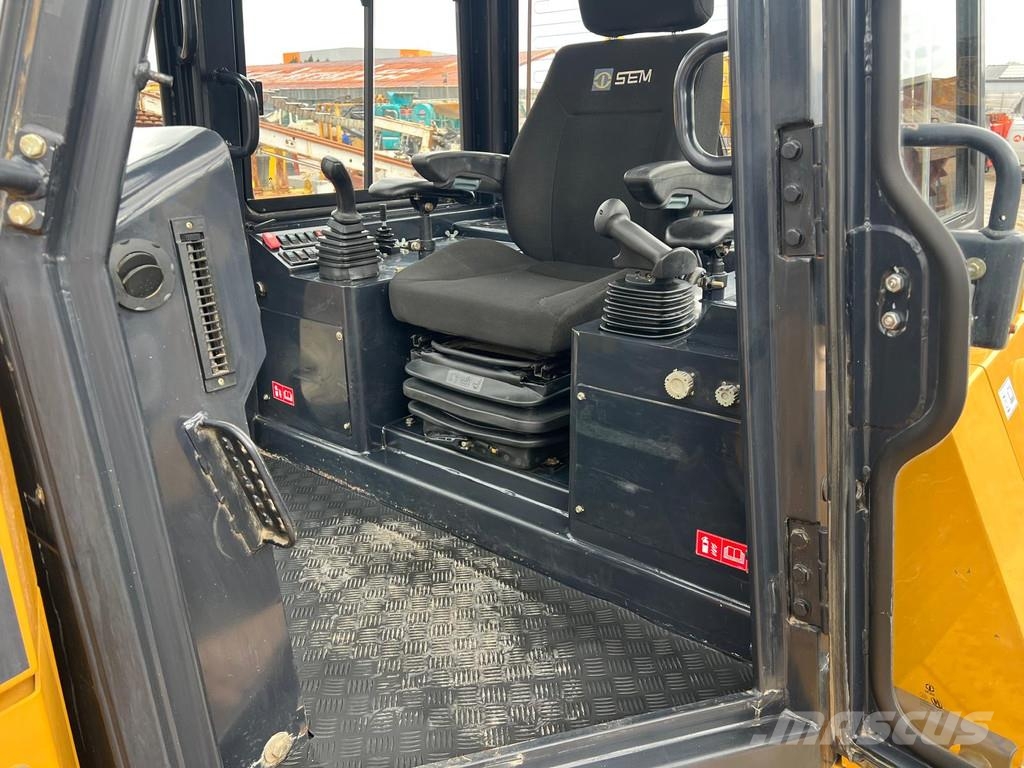SEM 816D . Crawler dozers