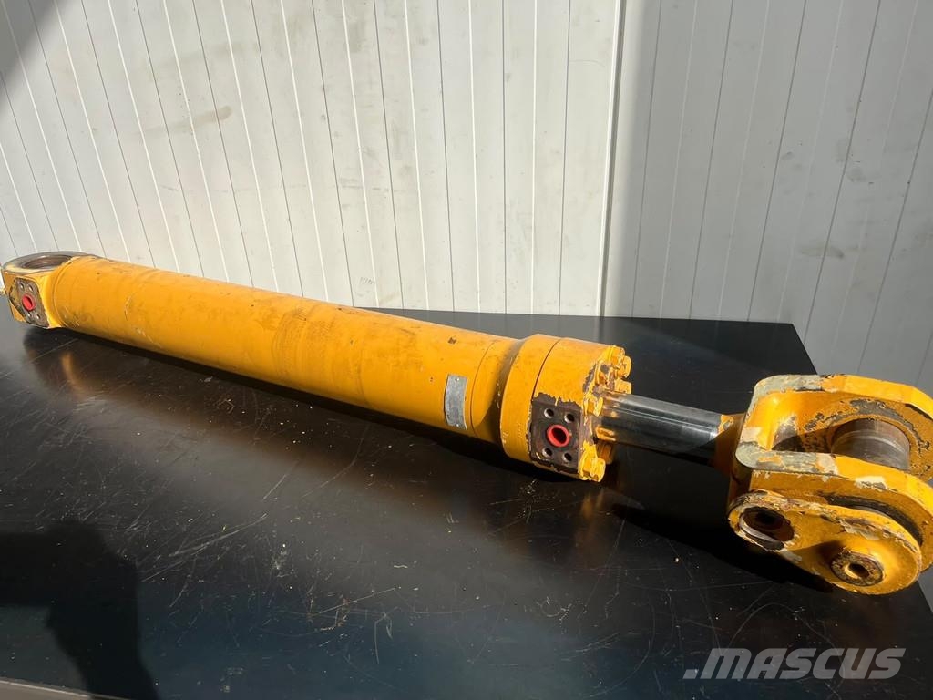 Liebherr L538 boom cylinder Hidraulika