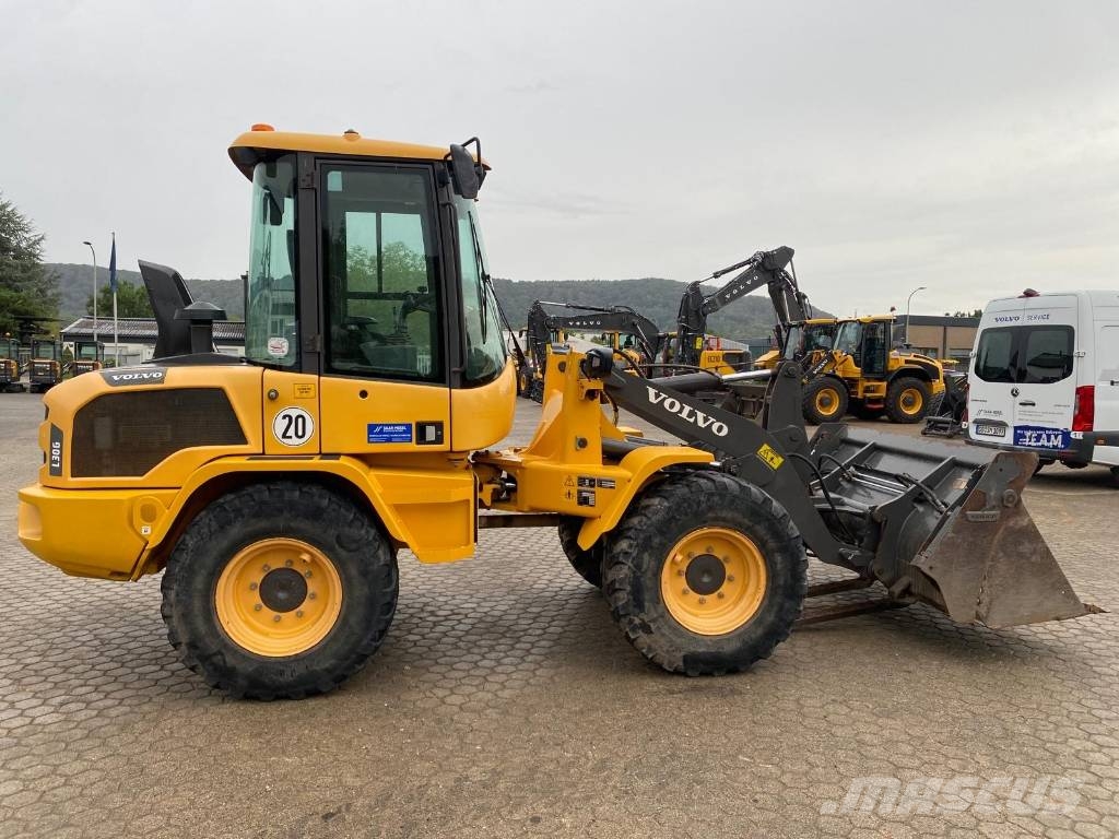 Volvo L 30 G لوادر بعجل
