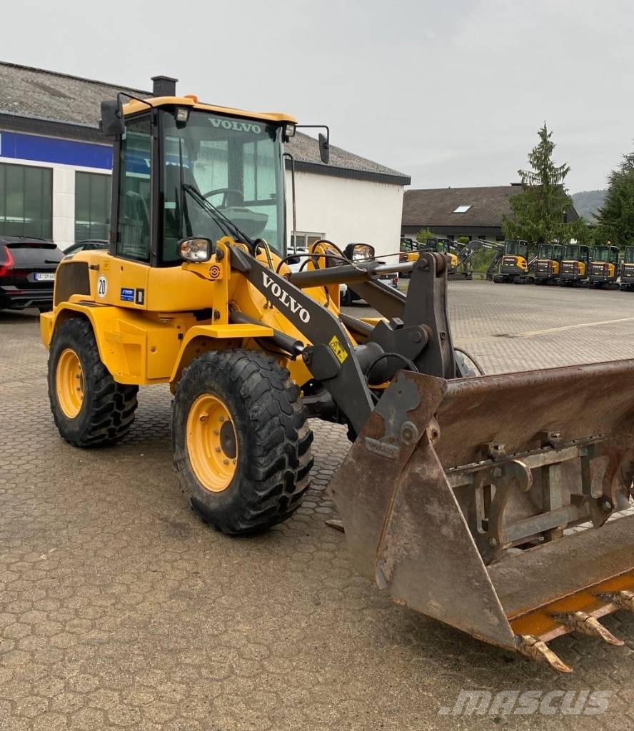Volvo L 30 G لوادر بعجل