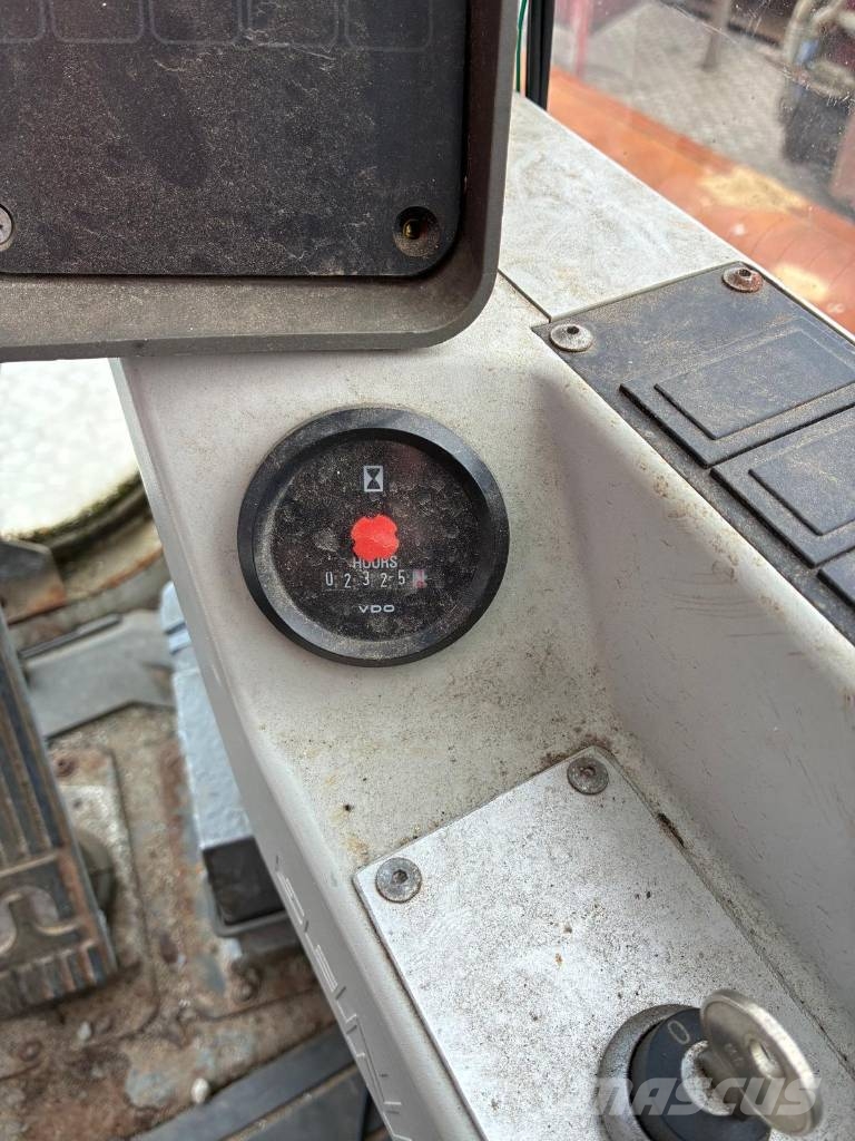 Sennebogen 683TP 履帶式起重機