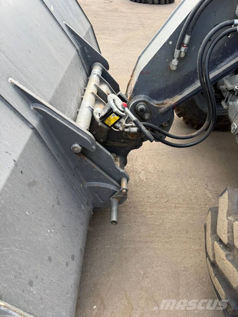 Liebherr T 41-7 //BJ.: 2022 / 7370H / Klima/ Teleskoplader