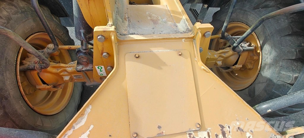 CAT TH 355 B Teleskopiskie manipulatori