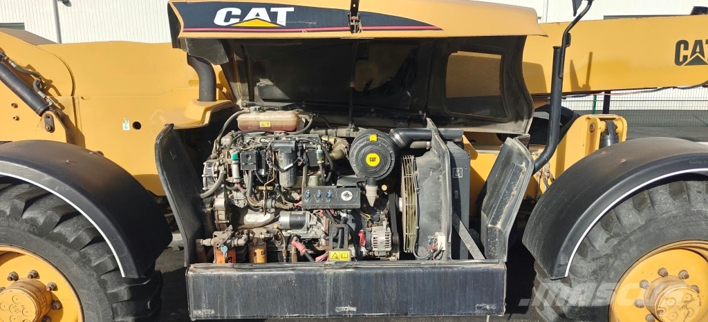 CAT TH 355 B Teleskopiskie manipulatori