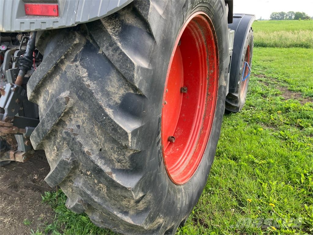 Fendt 826 Vario Profi Plus Trattori