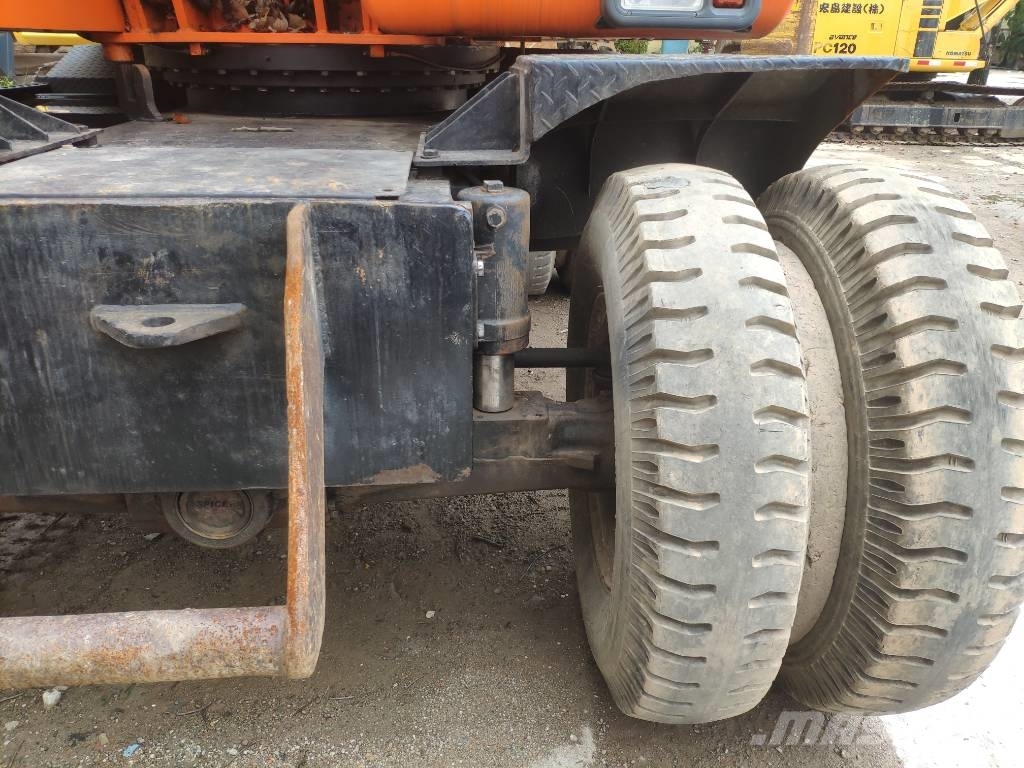 Doosan DH 150 W-7 Escavatori gommati