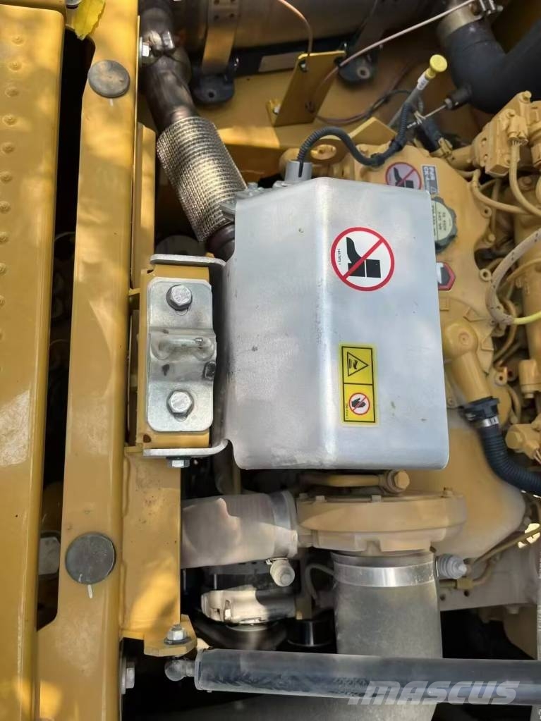 CAT 315   3000 units excavators in stock 大型油圧ショベル12t以上（パワーショベル・ユンボ）