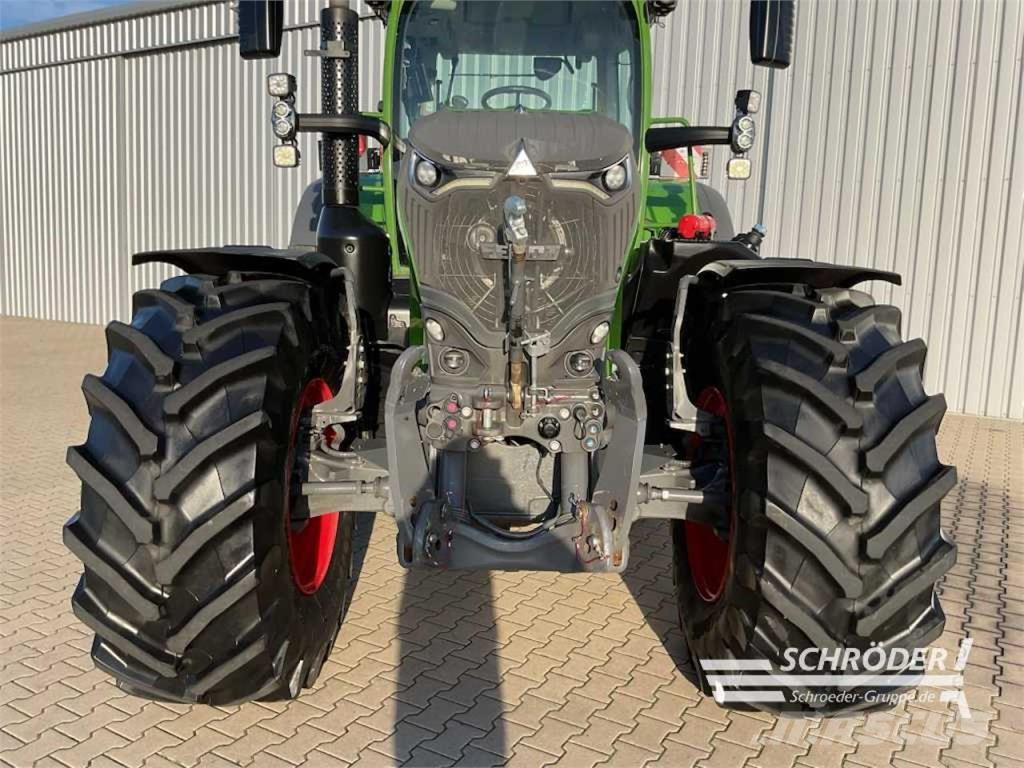 Fendt 728 VARIO GEN7 PROFI PLUS Трактори