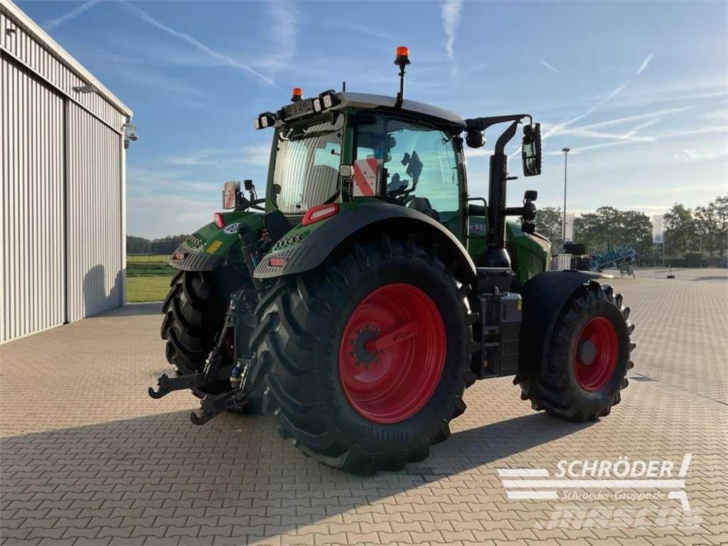 Fendt 728 VARIO GEN7 PROFI PLUS Трактори