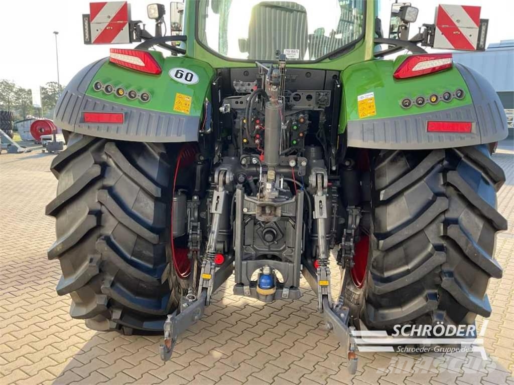 Fendt 728 VARIO GEN7 PROFI PLUS Трактори