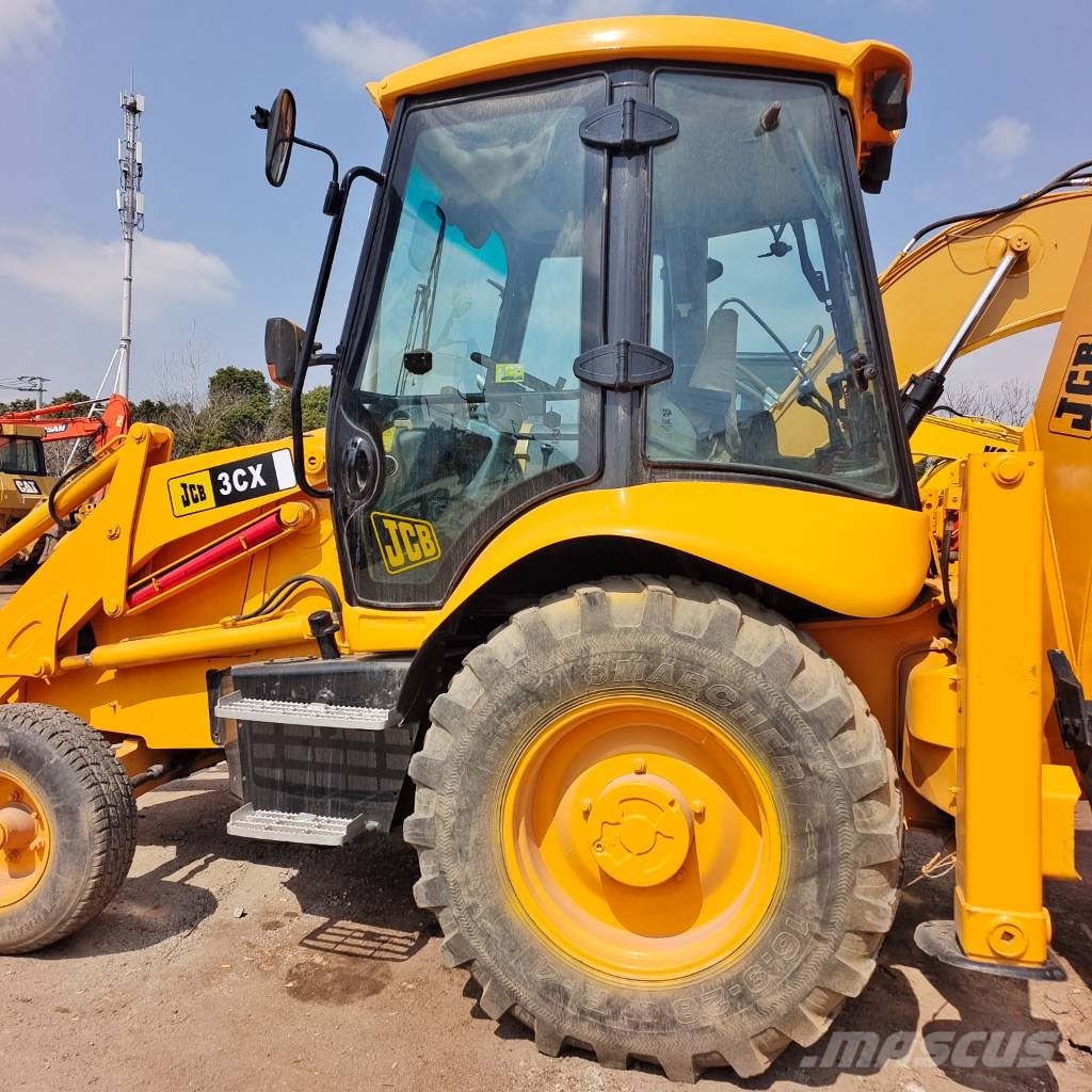 JCB 3cx with Powerful Engine in Stock Retrocargadoras