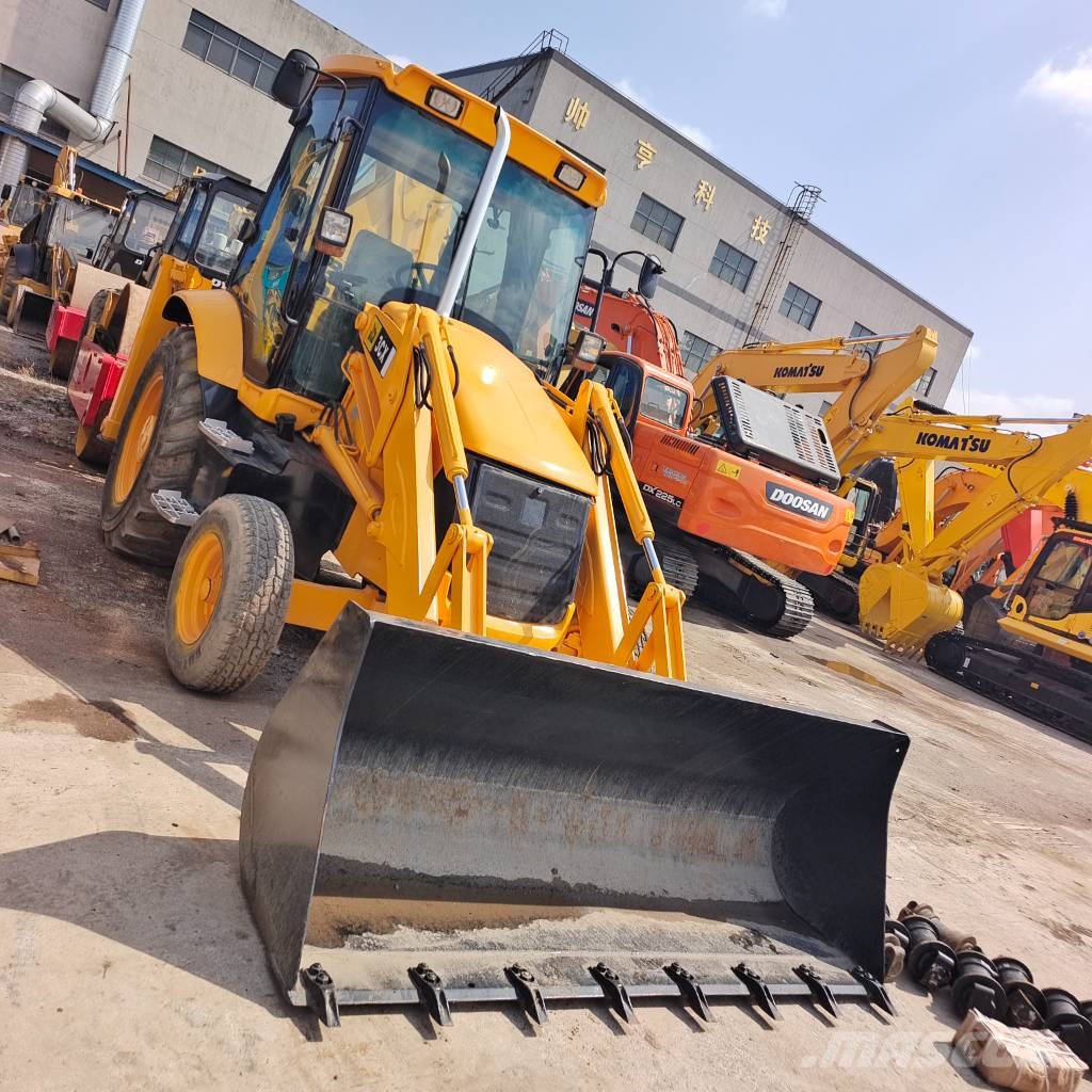JCB 3cx with Powerful Engine in Stock Retrocargadoras