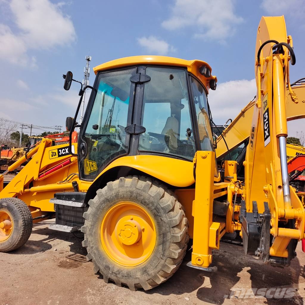 JCB 3cx with Powerful Engine in Stock Retrocargadoras