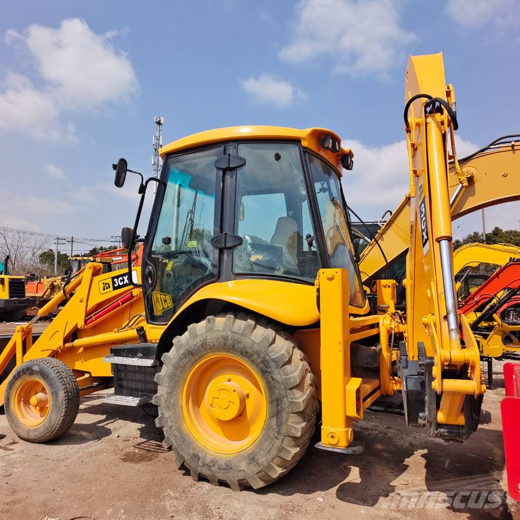 JCB 3cx with Powerful Engine in Stock Retrocargadoras