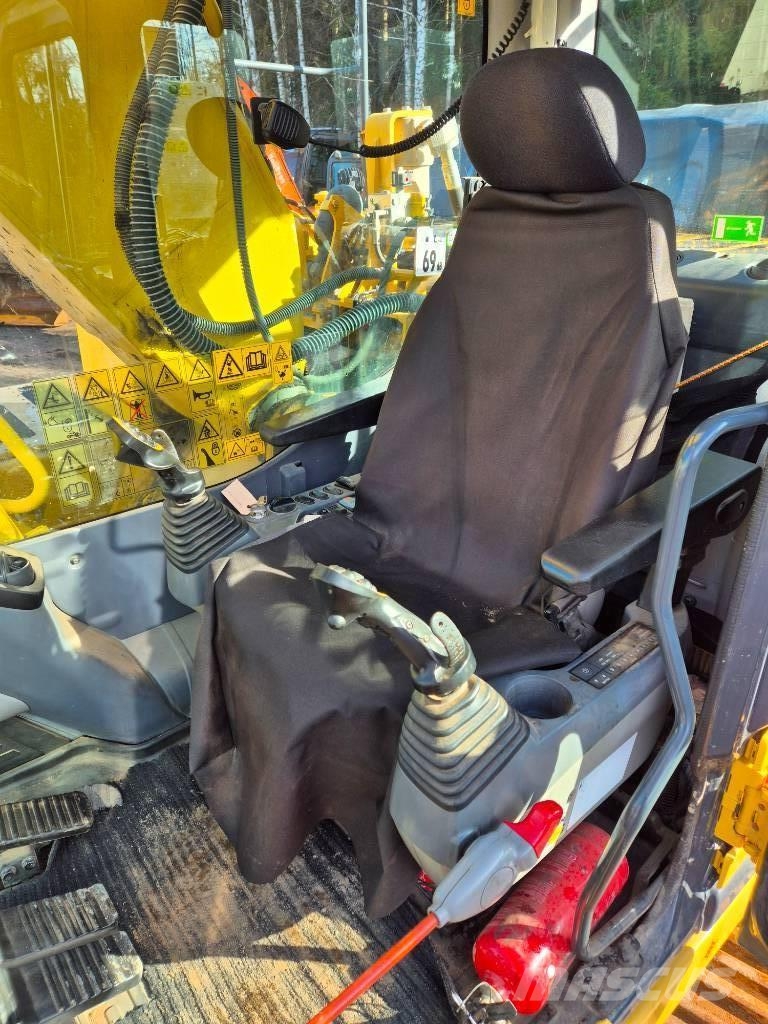Komatsu HB 215 LC Εκσκαφείς με ερπύστριες