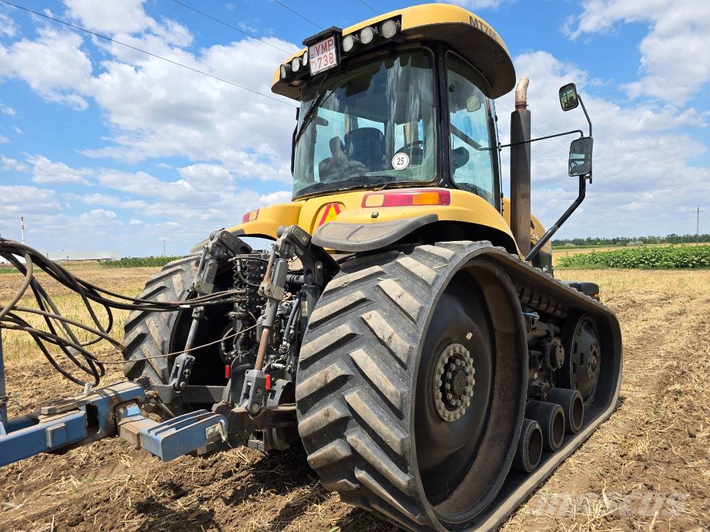 Challenger MT 765 الجرارات