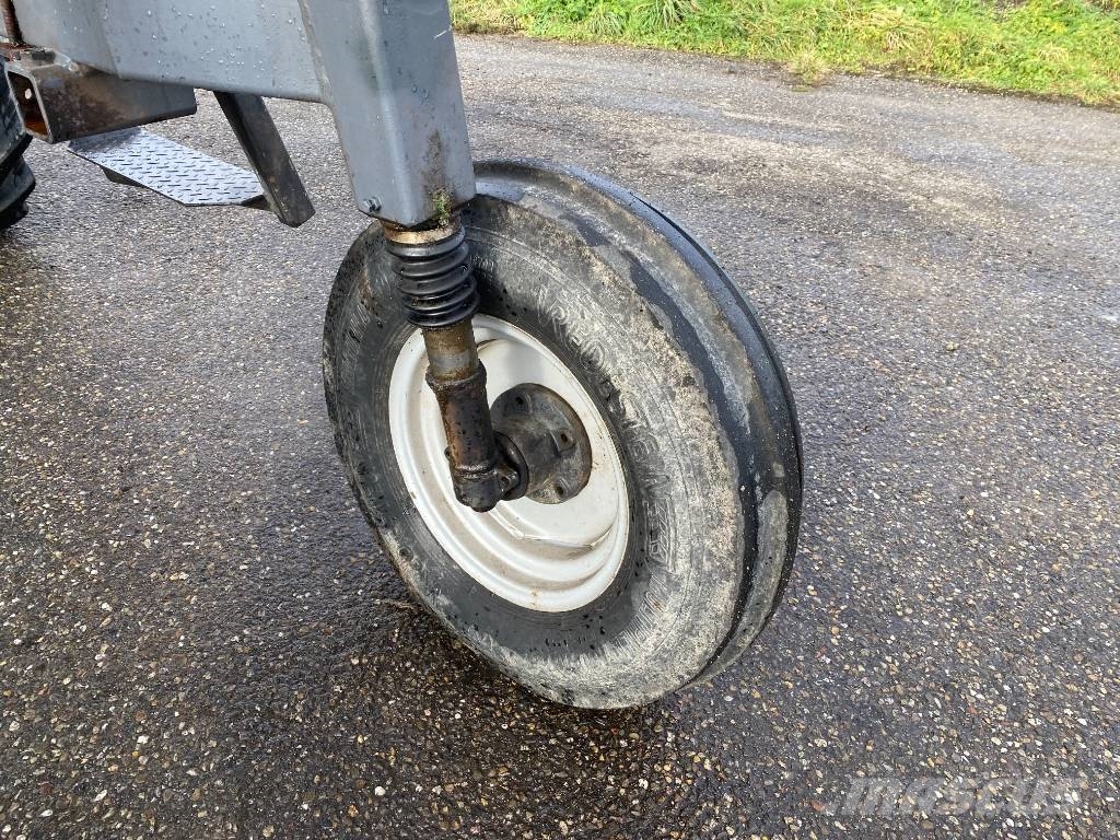 Landini REX R70V Enjambeur a Grand dégagement endommagé Traktörler