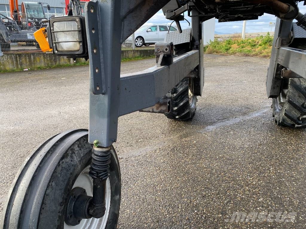 Landini REX R70V Enjambeur a Grand dégagement endommagé Traktörler