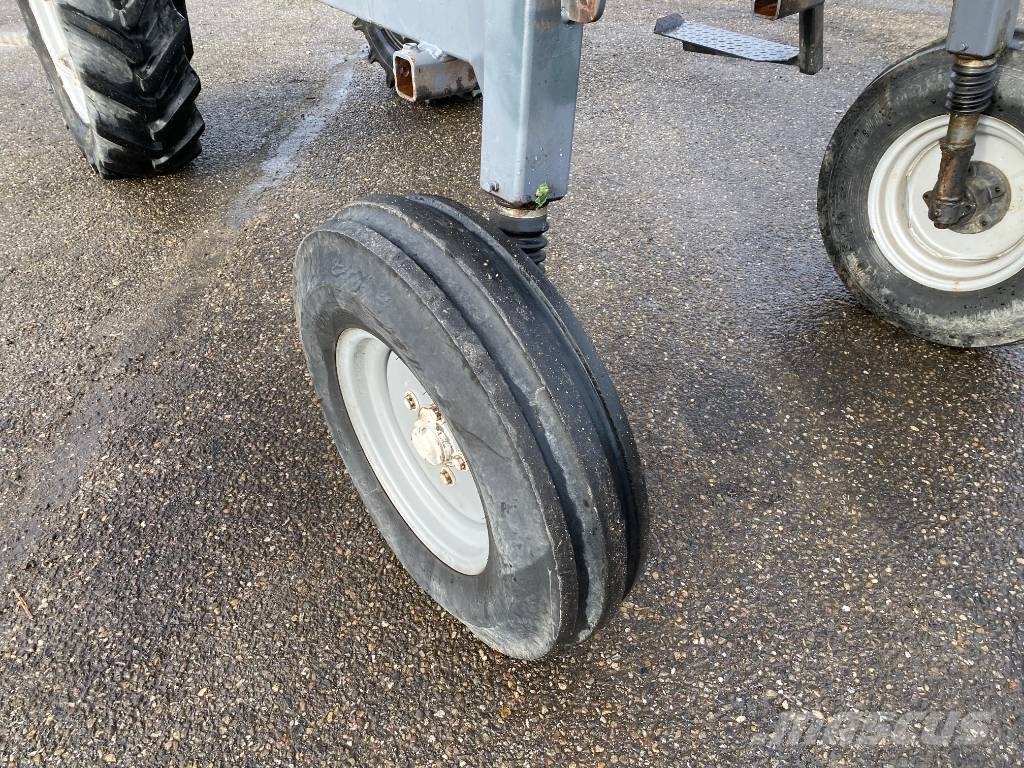 Landini REX R70V Enjambeur a Grand dégagement endommagé Traktörler