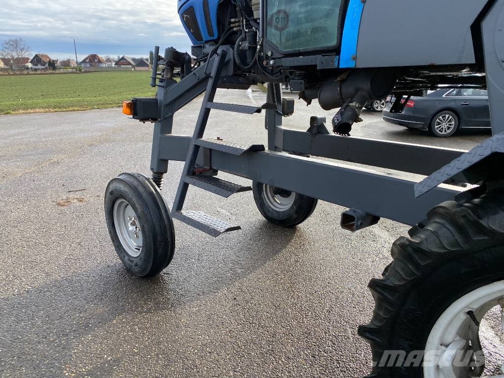Landini REX R70V Enjambeur a Grand dégagement endommagé Traktörler