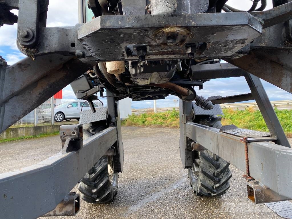 Landini REX R70V Enjambeur a Grand dégagement endommagé Traktörler