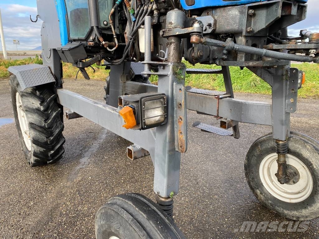Landini REX R70V Enjambeur a Grand dégagement endommagé Traktörler