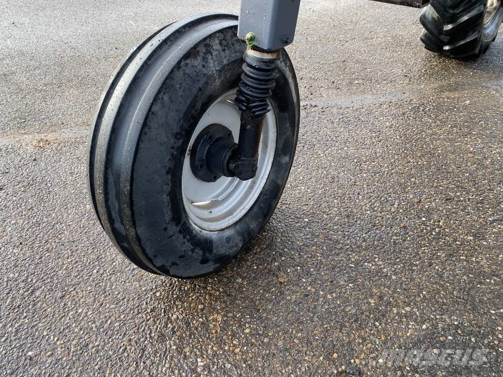 Landini REX R70V Enjambeur a Grand dégagement endommagé Traktörler