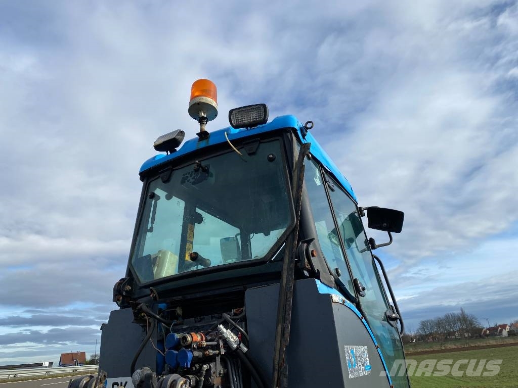 Landini REX R70V Enjambeur a Grand dégagement endommagé Traktörler