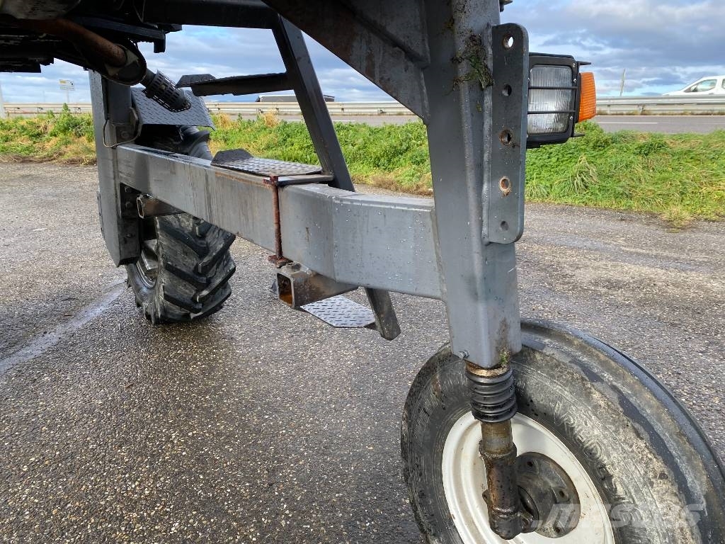 Landini REX R70V Enjambeur a Grand dégagement endommagé Traktörler